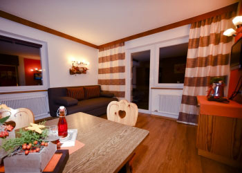 wohnzimmer apartment 1-3 personen serfaus